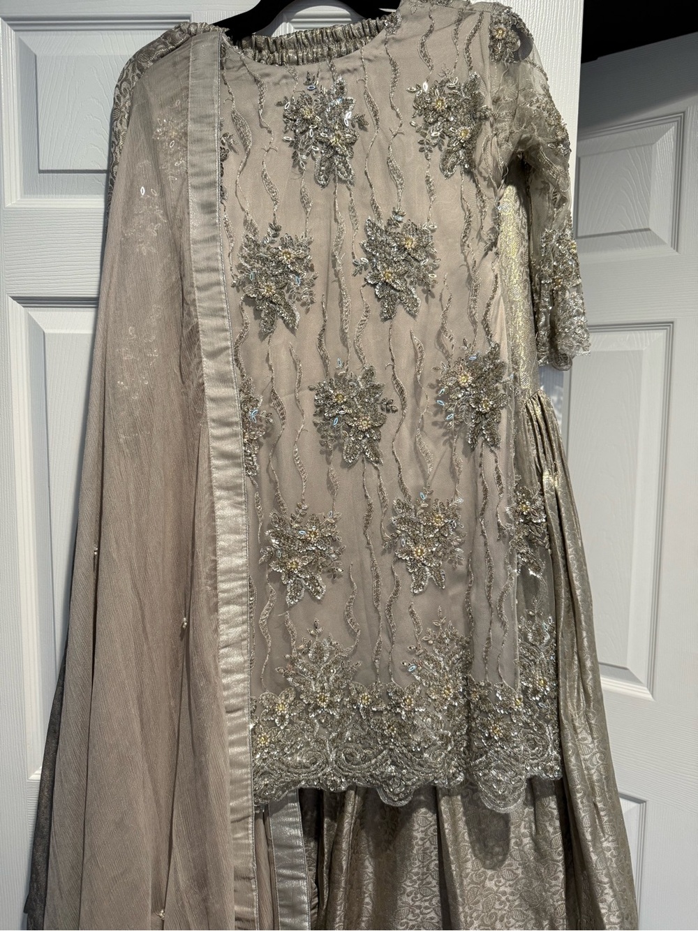 Pakistani Embroidered Garara Set - Picture 5 of 5
